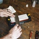 Точилка для ножів ручна Work Sharp WSBCHWHT-I Benchtop Whetstone Sharpener, 1000/1000 grit - зображення 10