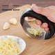 Пресс для чеснока измельчитель чеснокодавка Garlic Press из нержавеющей стали с пластиковой ручкой Черный - изображение 7