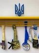 Медальниця "E-Trophy" з поличкою для кубків Герб-3 Сталева(синьо-жовта) - изображение 5