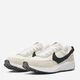 Buty sportowe damskie zamszowe na platformie do kostki Nike Waffle Debut DH9523-102 39 (8US) 25 cm Białe (196149211039) - obraz 2