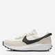 Buty sportowe damskie zamszowe na platformie do kostki Nike Waffle Debut DH9523-102 39 (8US) 25 cm Białe (196149211039) - obraz 3