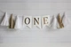 Гирлянда бумажная ONEDAY DECOR флажки "ONE" с кисточками белая - изображение 1