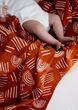Пеленка муслиновая бамбуковая Kiddie Widdie Радуги на коричневом фоне 120х120 см - изображение 3