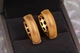 Сережки Xuping Jewelry широкі дужки з фарбуванням 2,6 см золотисті - зображення 3