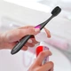 Зубная щетка Colgate 360 Древесный уголь розовая (2170000000053) - изображение 5