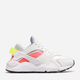 Buty sportowe damskie skórzane na platformie Nike Air Huarache DH4439-106 38.5 (7.5US) 24.5 cm Białe (195869131610) - obraz 1