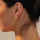 Круглі позолочені сережки 14K з модним м'ятим эфектом (DW242023) - зображення 2
