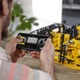 Zestaw klocków LEGO Technic Sterowany przez aplikację buldożer Cat D11 3854 elementy (42131) - obraz 6