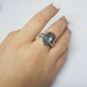 Срібна каблучка з натуральним флюоритом 10.18ct, топазом білим, вага виробу 5,97 гр (2121626) - зображення 2