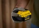 Зарядное устройство и 1 аккумулятор Stanley FATMAX SFMCB14M1 - изображение 3