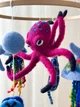 Детский музыкальный мобиль на кроватку для младенцев WooolyWool «Подводный мир» с 35 мелодиями - изображение 4