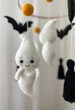 Детский мобиль на кроватку для младенцев ручной работы WooolyWool «Веселые призраки» - изображение 6