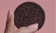 Печиво Oreo Black Pink Cookie with Dark Chocolate Limited Edition 123г - зображення 3