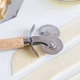 Колесо кулинарное нож для пиццы и теста двойной с деревянной ручкой - изображение 1