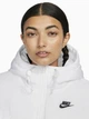 Куртка зимова коротка жіноча Nike Thermo Classic Puffer FB7672-100 XS Біла (196607960820) - зображення 4