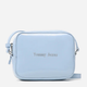 Сумка крос-боді жіноча Tommy Hilfiger Tjw Must Camera Bag Patent Pu AW0AW14955 Chambray Sky (8720644245651) - зображення 1