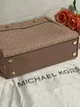 Сумка шоппер жіноча Michael Kors колір виробу рожевий фурнітура золотистий колір - зображення 9