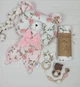 Набор для новорожденного: пеленка, подушка и игрушки a.l.babybox Зайчики в розах Розовый - изображение 1