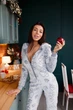 Тепла жіноча піжама з кишенею на попі та капюшоном SweetJama Frozy сірі Лапки XL - изображение 1