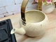Чайник OMS 8212-S-ivory 1 л бежевий - зображення 3