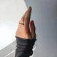 Каблучка з натуральної Шпінелі чорного кольору + намистина кольору золото гіпоалергенний сплав d-3 мм на гумці 15-18 р-р - зображення 2