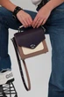 Сучасна та стильна шкіряна жіноча сумка кроссбоді Lamponi Chest one violet/beige/ivory - зображення 1