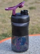 Шейкер BlenderBottle SportMixer с шариком 590 мл Черно-фиолетовый (SM 20oz Black/Plum) - изображение 6