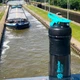 Шейкер BlenderBottle SportMixer с шариком 590 мл Черно-голубой (SM 20oz Black/Teal) - изображение 4