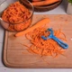 Ніж для нарізки соломкою овочів та фруктів (для корейської моркви) 13 см Червоний - зображення 8