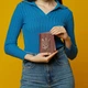 Кожаная обложка для паспорта INCARNE с тиснением Тризуба Коричневая - изображение 4