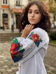 Офисная женская вышиванка цветочная "Аделина" белая блуза бохо с яркими цветами на лен-бавовне 12504-44 (M) - изображение 5
