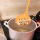 Шумовка поварская кухонная пластиковая перфорированная с прорезями 34 см Оранжевая - изображение 2