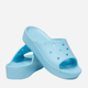 Klapki damskie Crocs Classic Platform Slide W CR208180-ARTC 36-37 (W6) 22 cm Jasnogranatowe (196265299225) - obraz 2