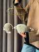Детский музыкальный мобиль на кроватку для младенцев WooolyWool «Баранцы» с 35 мелодиями - изображение 4