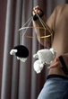 Детский мобиль на кроватку для младенцев ручной работы WooolyWool «Барашки» - изображение 7