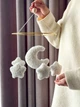 Детский музыкальный мобиль на кроватку для младенцев WooolyWool «Звезды» с 35 мелодиями - изображение 1