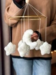 Детский музыкальный мобиль на кроватку для младенцев WooolyWool «Звезды» с 35 мелодиями - изображение 4