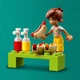 Zestaw klocków LEGO Friends Food truck z hot dogami 100 elementów (42633) - obraz 5