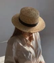 Соломенная шляпа канотье с прямыми полями D.Hats бежевая с цепью - изображение 3