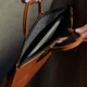 Кожаный чехол для MacBook Pro 13" 2016-2025 INCARNE Maryland Коньяк - изображение 4