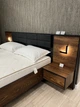 Тумби приліжкові Hilton 1S/49 з 2 шухлядами з LED Каштан/антрацит - зображення 5
