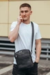 Чоловіча шкіряна сумка планшет через плече 23х26х8 / месенджер плечовий / барсетка на кожний день TIDING BAG Чорний M38-39C - зображення 5