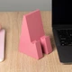Деревянная подставка для телефона "Яровица" (розовая) - изображение 6