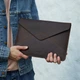Кожаный чехол для MacBook Pro 16" 2019-2025 INCARNE Message Коричневый - изображение 2