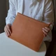 Кожаный чехол для MacBook Pro 16" 2019-2025 INCARNE Message Коньяк - изображение 4