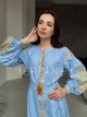 Трендовое длинное вышитое платье с колосками в стиле бохо "Даяна" голубое платье вышиванка с золотой вышивкой на лен-бавовне 12512-42 (S) - изображение 4