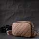 Женская кожаная стеганая сумка Vintage бежевая 21x14x8 см через плечо 60810 - изображение 9