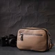 Женская кожаная стеганая сумка Vintage бежевая 21x14x8 см через плечо 60810 - изображение 10