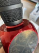 Дитячий бездротовий караоке мікрофон Magic Karaoke Y-82 Black/Red для домашнього караоке 2в1 з функцією Bluetooth колонки та мембраною низьких частот + функція луна + знімне LED підсвічування для дітей та дорослих з Курсом по вокалу Новий з дефектом б/в - зображення 15