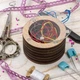 Шкатулка для рукоделия Wonderland Crafts FLZB(N)-014 Мусорничка (7*7*4.5см) - изображение 1